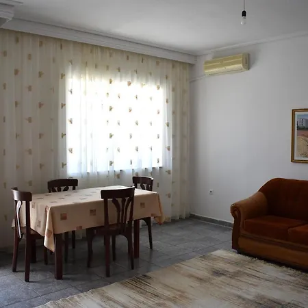 Peti Sarandë