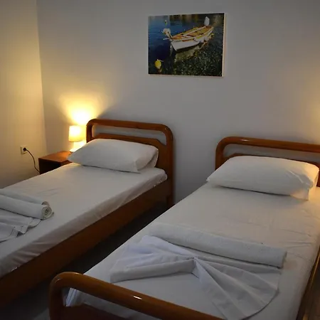 Peti * Sarandë